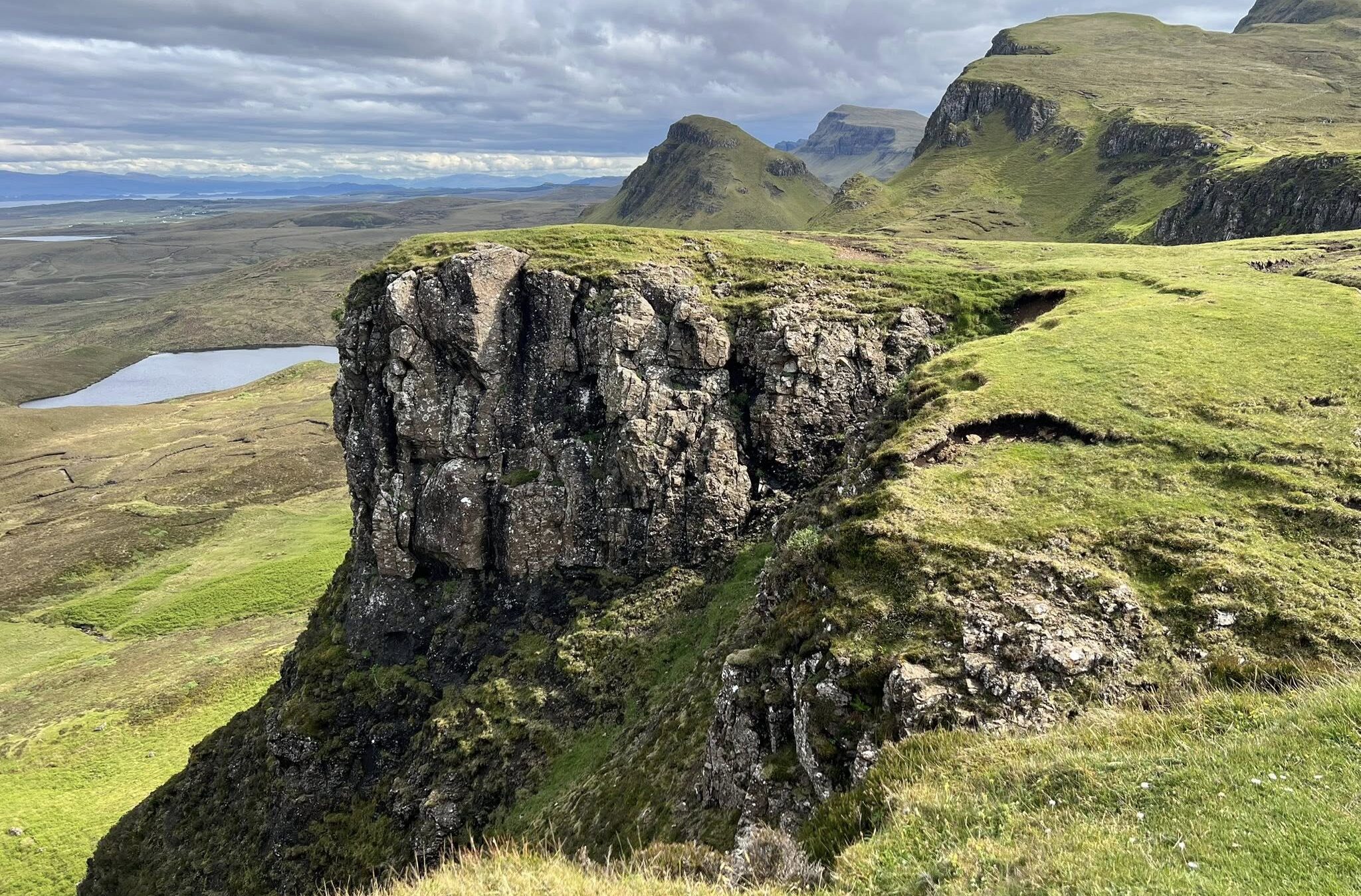 Road trip Through the Scottish Highlands: Mist, Magic, & Whisky